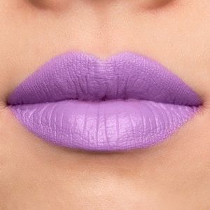 Jeffree Star lip ammunition in “popsicle dream”